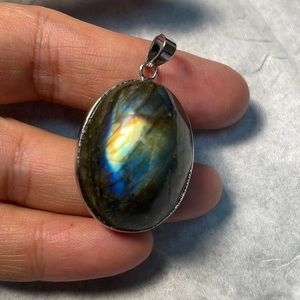 Labradorite pendant